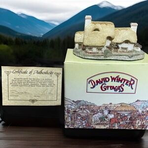 David Winter Cottage‎ Yoeman's Farmhouse 1985 Heart of England Series